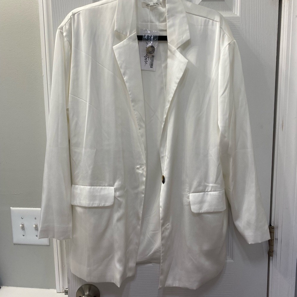 12th Tribe Elegant White Blazer